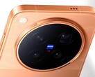 Le Vivo X500 Pro Max apparaît pour la première fois sur des images de presse officielles, tandis qu'un créateur présente des séquences vidéo impressionnantes réalisées avec son appareil photo Zeiss.