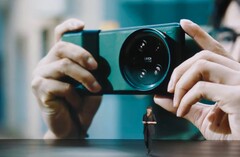 Le kit d'accessoires pour appareil photo de Xiaomi transforme le Xiaomi 13 Ultra en un fac-similé de reflex numérique. (Source de l'image : Xiaomi)
