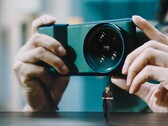 Le kit d'accessoires pour appareil photo de Xiaomi transforme le Xiaomi 13 Ultra en un fac-similé de reflex numérique. (Source de l'image : Xiaomi)