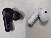 Unités factices présumées de Galaxy Buds 4 Pro (à gauche) et Galaxy Buds 4 (à droite).