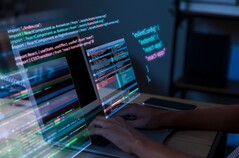 Un développeur navigue dans des flux de code source complexes, où les erreurs de configuration des autorisations et l'automatisation peuvent introduire des risques silencieux tels que la vulnérabilité GerriScary révélée dans les projets Gerrit de Google (Source d'image : Freepik)