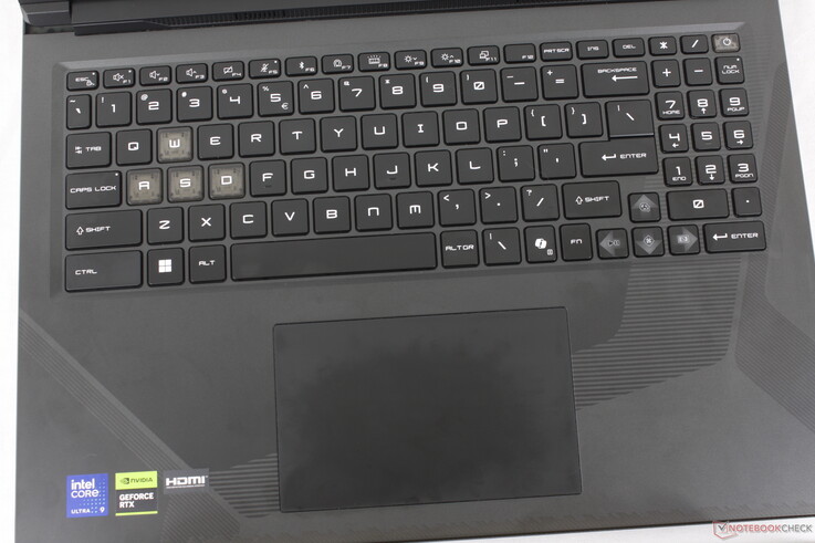Clavier et clickpad identiques (~13 x 8,3 cm) à ceux de la Crosshair 16 HX