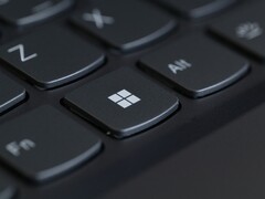 Gros plan sur un clavier d'ordinateur avec la touche Windows