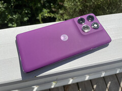 Motorola facture officiellement le Edge 60 Pro à 600 euros, mais il est désormais disponible à un prix nettement inférieur. (Source de l'image : Notebookcheck)