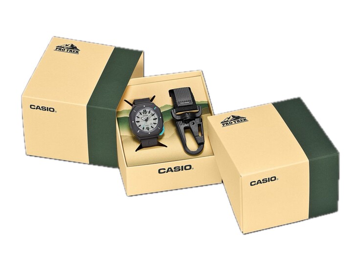Emballage de la Casio Pro Trek PRJ-01AE-8 montrant la montre et la mousqueton à l'intérieur d'une boîte ouverte.