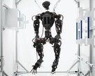 Le robot humanoïde Helios d'Orbit Robotics a quatre bras mais pas de jambes, car il n'en a pas besoin dans l'espace.