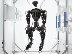 Le robot humanoïde Helios d'Orbit Robotics a quatre bras mais pas de jambes, car il n'en a pas besoin dans l'espace.