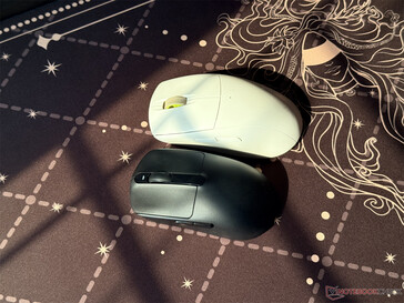 Le Dash Ultra à côté du M75 Air