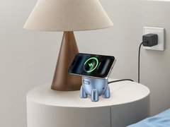 Le chargeur sans fil 2-en-1 de 25 W d'Ugreen (photo) a la forme d'une fusée. (Source de l'image : Ugreen)