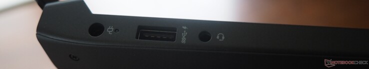 Côté gauche : DC-IN, USB-A 3.0, Entrée/sortie ligne