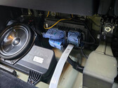 Le woofer de Cybertruck utilise le cadre creux comme extension de l'enceinte (Image source : Jeremy Wright/FB)