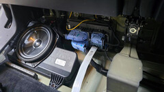 Le woofer de Cybertruck utilise le cadre creux comme extension de l'enceinte (Image source : Jeremy Wright/FB)