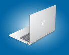 HP commercialise le nouvel OmniBook 5 Flip 2-en-1 dans les coloris « Powder Pink » et « Sky Blue », ainsi que dans la finition « Glacier Silver » présentée ici.