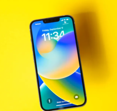 L'iPhone SE 4 sera le premier de la série à être doté d'une encoche (Image Source : James Martin/CNET)