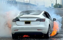 L&#039;incendie d&#039;une batterie de Tesla Model 3 a ravivé les inquiétudes concernant la sécurité des véhicules électriques. (Source de l&#039;image : State Of Charge sur YouTube)