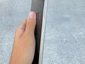 Un aperçu présumé du nouveau design du cadre et de l'écran de Samsung. (Source de l'image : @DavidMa05368498)