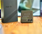 Le Motorola Razr+ 2026 (Razr 70 Plus) fait quelques concessions sur certains points, mais donne tout de même une impression de grande qualité.