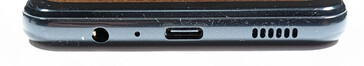 En bas : 3.port 5 mm, microphone, port USB-C, haut-parleurs