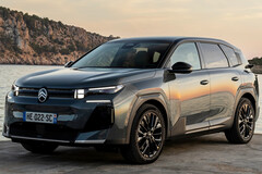 Une gamme complète de motorisations : la nouvelle Citroën C5 Aircross est disponible en version 100 % électrique (BEV), hybride rechargeable (PHEV) et hybride classique