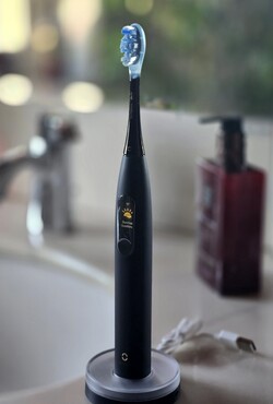 Revue de la brosse à dents Oclean X Ultra WiFi Smart Sonic. Appareil de test fourni par Oclean Germany.