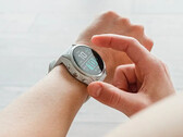 La Garmin Fenix 7S est l'une des smartwatches éligibles à la version bêta 15.74. (Source de l'image : Garmin)