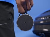 Le haut-parleur Porsche Design PDS20 est portable et doté d'une sangle de transport. (Source de l'image : Porsche Design)