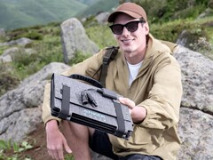 Le panneau solaire Anker Solix PS60 est compact. (Source de l'image : Anker)