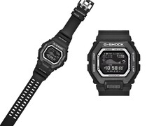 La Casio G-Shock GBX100SFJ-1 présente un design noir élégant et un écran négatif à fort contraste.