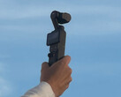 La DJI Osmo Pocket 4 pourrait s'éloigner de la caméra de vlogging actuelle de DJI de plus de façons que prévu. (Source de l'image : Federation of Independent Photographers)