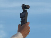La DJI Osmo Pocket 4 pourrait s'éloigner de la caméra de vlogging actuelle de DJI de plus de façons que prévu. (Source de l'image : Federation of Independent Photographers)