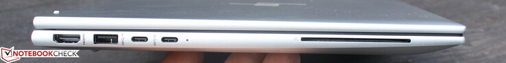 A gauche : HDMI 2.0, USB Type-A 5 Gbit/s avec fonction de charge, 2 USB4 Type-C 40 Gbit/s avec alimentation, DisplayPort 1.4