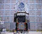 Les ingénieurs de la NASA installent le pare-soleil sur le télescope spatial Nancy Grace Roman (Source : NASA et Sophia Roberts)