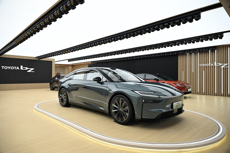 La berline électrique Toyota bz7. (Source de l'image : Toyota)