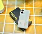 Le Xiaomi Poco X8 offre une grande autonomie, est robuste et ne craint pas l’eau non plus.