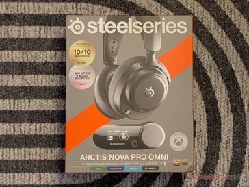 Boîte de vente au détail du casque Arctis Nova Pro Omni.