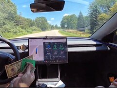 La Tesla FSD 13 peut désormais sortir seule des péages après paiement (Image source : Dirty Tesla/X)