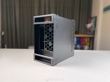 Mini Host barebones - vue arrière (Image Source : Weibo)