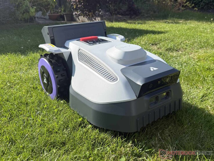 Anthbot N8 ici, toujours sans le panier.