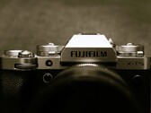 Le Fujifilm X-T5 présenté ici devrait bientôt avoir un successeur.