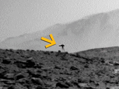 Le mystérieux « trépied de combat » de Curiosity sur Mars. Cet objet étrange n’apparaît que sur une seule image.