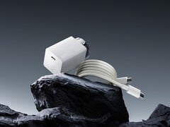 Le nouveau chargeur GaN de OnePlus a la forme d&#039;une bouteille. (Source de l&#039;image : OenPlus)