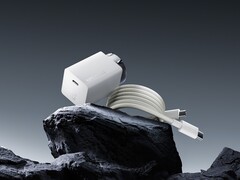 Le nouveau chargeur GaN de OnePlus a la forme d'une bouteille. (Source de l'image : OenPlus)