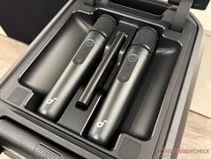 deux microphones sous une couverture...