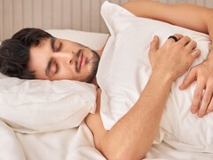 L'Ultrahuman Ring Air est plus léger et plus fin que le modèle précédent, le R1. (Source de l'image : Ultrahuman)