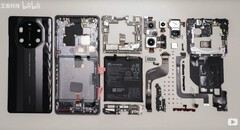 Le Huawei Mate 40 RS après le démantèlement. (Source : Bilibili via SeekDevice)