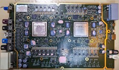 Le nouvel ordinateur Tesla Hardware 4 (HW4) est doté de doubles SoC Exynos plus puissants et de 12 connecteurs de caméra. (Source de l'image : @greentheonly sur Twitter)