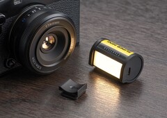 TTArtisan dévoile une jolie boîte de lumière LED pour film 35 mm avec une monture de griffe amovible. (Source de l'image : Shoten Kobo)