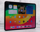 Le nouveau modèle d'iPad Pro sera plus facile à utiliser en mode portrait (photo : iPad Pro 13 pouces avec un Apple M4 ; source de l'image : Notebookcheck)