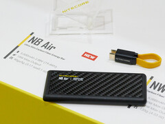 La banque d'alimentation NB Air de Nitecore (Source : Andreas Sebayang/Notebookcheck.com)