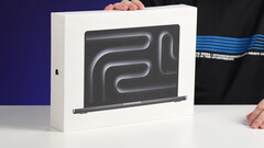 La vidéo de déballage suggère que le MacBook Pro équipé du M4 aura le même châssis que son prédécesseur (Source de l'image : Wylsacom)